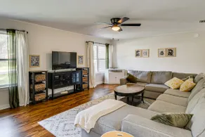 Daphne Home w/ Deck: Close to Beaches & Parks! - Image 5