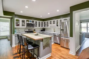 Daphne Home w/ Deck: Close to Beaches & Parks! - Image 4