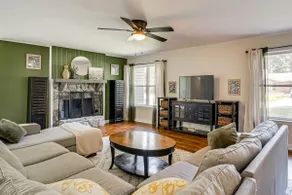 Daphne Home w/ Deck: Close to Beaches & Parks! - Image 3