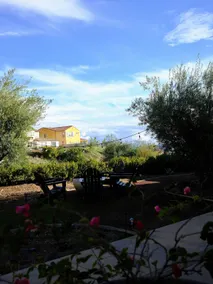Serene Hillside Stay – Private Entry - Image 3