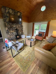 Hiawatha’s Hideaway-cozy 2BR getaway, near trails - Image 3