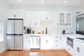 Modern 5BR | Near Subway & Downtown | Free Parking - Image 3