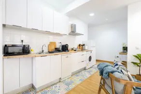 Centrally located apartment 12 minutes from the beach. - Image 2