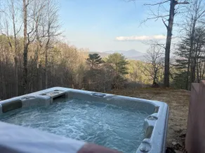 Angels Nest Mountain View! HotTub, modern Retreat! - Image 2