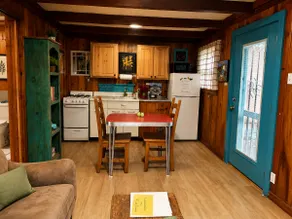Aspen Kiss, couples, king-size bed, dog friendly - Image 3