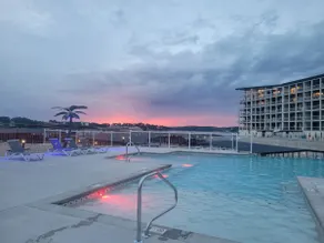 Upscale Spacious Firepits Pools Oasis Condo - Image 3
