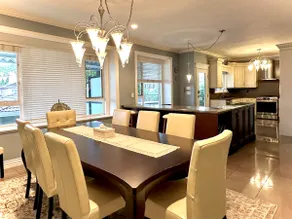 Luxury Family Villa • 5BR & Garden • Free Parking - Image 4