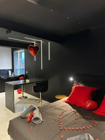 Loveroom luxe – Paradise Room Mâcon 1% top Airbnb - Image 5