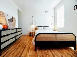 Stylish & Cozy Rowhome in Trendy Remington - Image 4