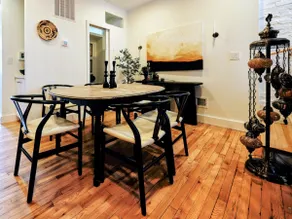 Stylish & Cozy Rowhome in Trendy Remington - Image 3
