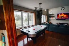 Lakeside Escape: Jacuzzi & Views - Image 4