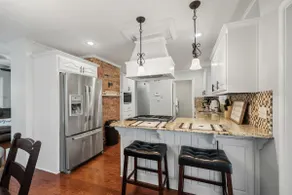 Hill top rustic Moody retreat! - Image 3