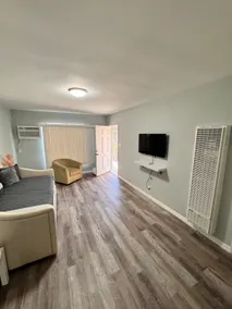Burbank apt - Image 2