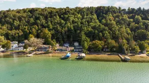 Beautiful Beachfront Home/Sauna on Crystal Lake - Image 3