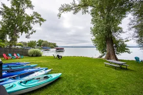 Large Remodeled Lakehouse on water Amazing Views! - Image 4