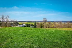 Arlington retreat with stunning views! - Image 4