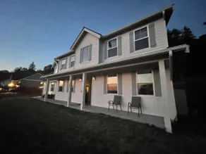 Arlington retreat with stunning views! - Image 2