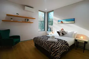 Chiswick Waterfront Retreat - Image 3
