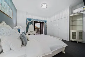 Equitice Winter Moonlight Villa - Image 2