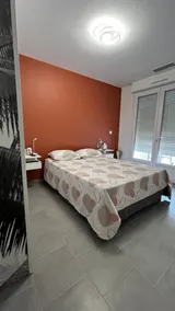 House with private spa and valley views - Image 3
