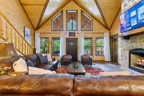Walk2Town-Private Creek-Hot Tub-Treehouse-Firepit - Image 2