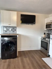 Victorian Queen Getaway Unit C Washer/Dryer - Image 4