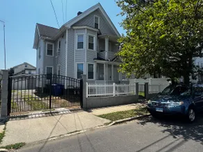 Lavish retreat near downtown - Image 2