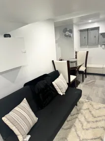 Lavish retreat near downtown - Image 3