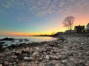 Crescent Beach House, Walk to Downtown Niantic! - Image 3