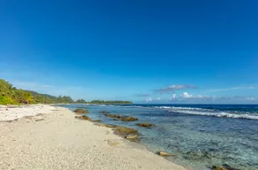 Cozy bungalow on the sea side, near Temae beach - Image 5