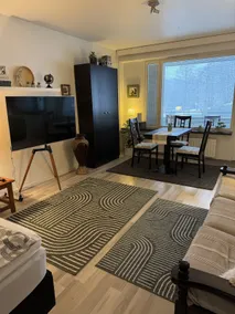 Close to the city center, a spacious, really bright studio - Image 2