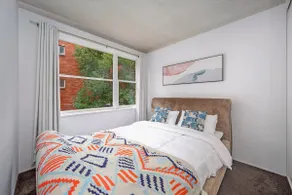 Cosy & Convenient Place with Free Parking - Image 4