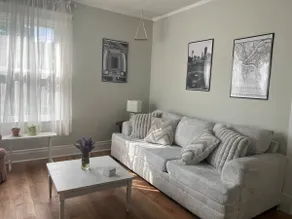 Pollinator’s Paradise *2BR; sleeps 7; park free! - Image 2