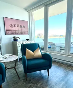Spectacular Waterfront Executive Suite! - Image 2