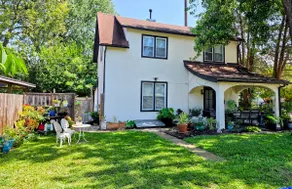 Modern home in Topeka - Image 2