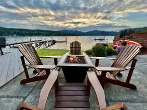 Quaint Lakeside Cottage - Image 4