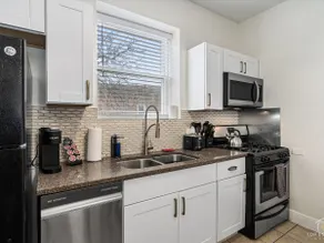 Comfortable 3BR Near UChicago & 15 min to Downtown - Image 3