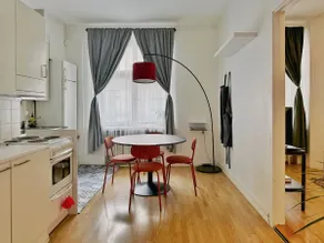 1BR Demure Design & Urban Living in Kamppi - Image 3