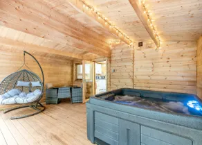 Robin Log Cabin (Pet) - Image 2