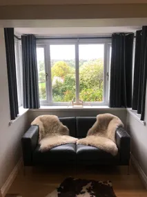 Pretty Cottage with Views - Image 4