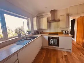 Pretty Cottage with Views - Image 3