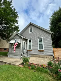 Modern 2BR Charmer Heart of BloNo - Image 2