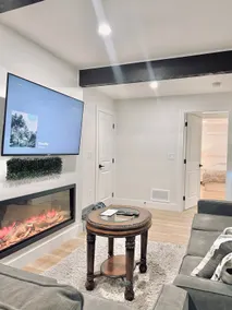 Private Luxury Suite Top-Rated Near Ferry &Airport - Image 3