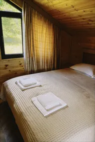 Andria’s Wooden Hut - Image 4