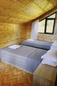 Andria’s Wooden Hut - Image 5