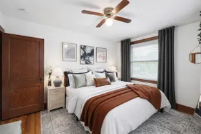 Cozy & Charming Craftsman | Prime Location | 4BD - Image 2