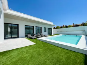 Private pool / 5 bedrooms / 4 baths - Image 3