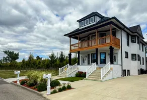 Oasis Collection: Entire Triplex - Image 2