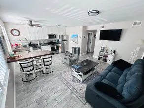 Cozy Condo by the Sea - Modern * Parking * Porch - Image 4