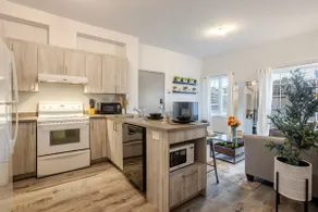 Chic and Spacious 3 Bedrooms in Griffintown - Image 3